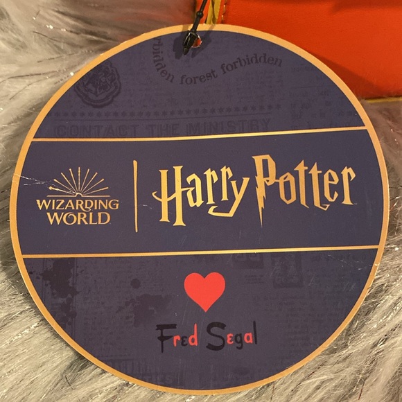 BNWT HARRY POTTER Gryffindor Orange and Gold Crossbody Bag - Picture 2 of 8